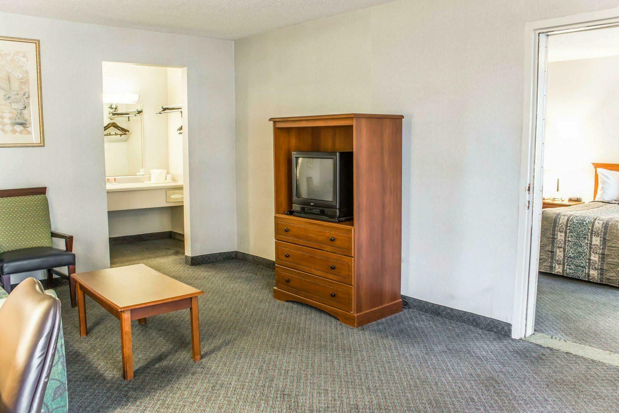 Dayspring Extended Stay Greensboro Exterior foto